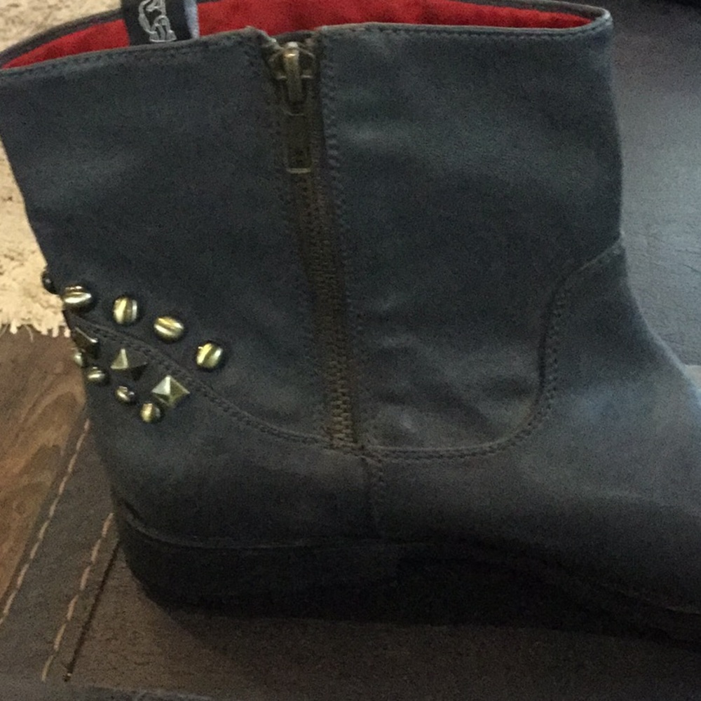 Boots - Picture 4 of 4
